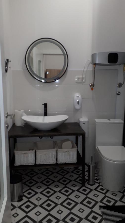 Apartman Nevenka Apartment วาราชดีน ภายนอก รูปภาพ